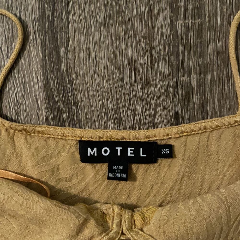 Yellow Motel Rocks Top - Picture 4 of 4